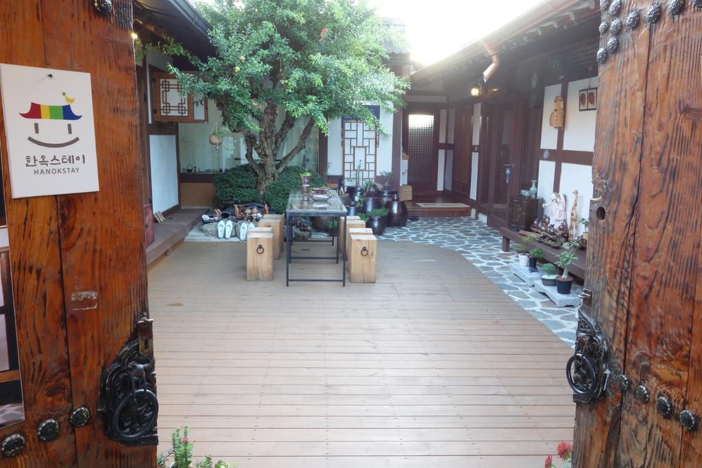 Inyeon Hanok Guesthouse Jeonju Bagian luar foto