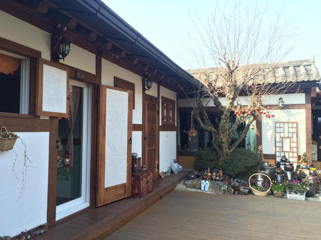 Inyeon Hanok Guesthouse Jeonju Bagian luar foto