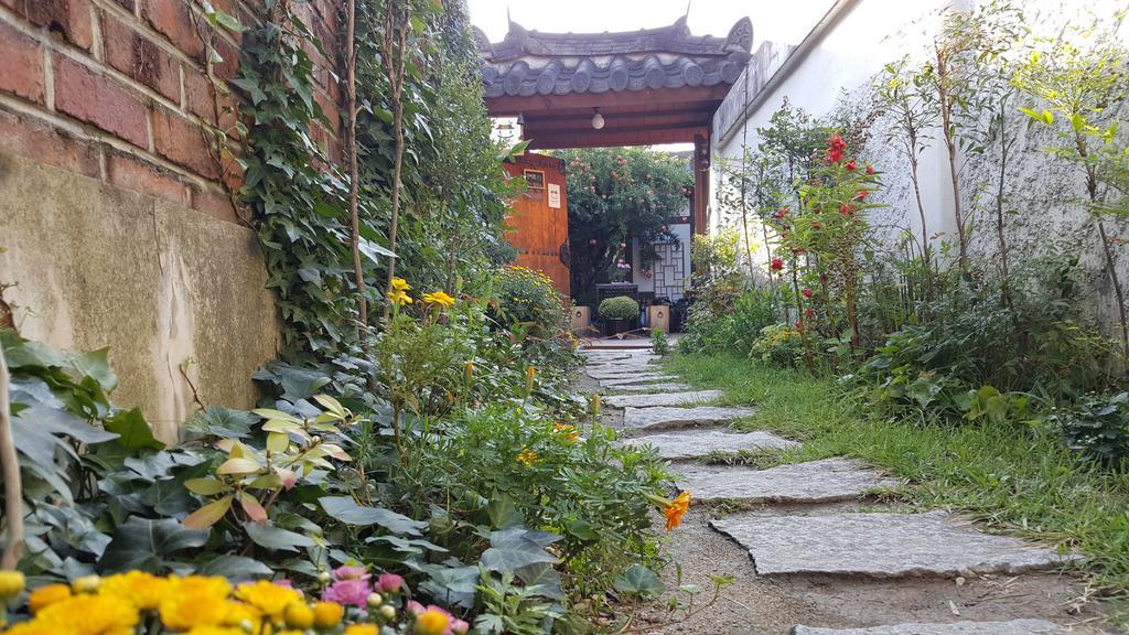 Inyeon Hanok Guesthouse Jeonju Bagian luar foto